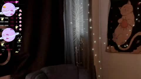 Snapshot of moon__girl chatting on May 17, 2026, 6:48 pm Roxy online show from May 17, 2026, 6:48 pm