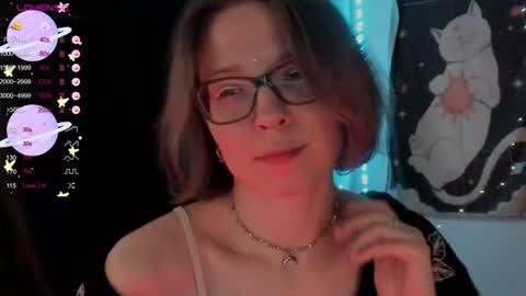 Snapshot of moon__girl chatting on June 15, 2026, 7:05 pm Roxy online show from June 15, 2026, 7:05 pm