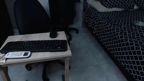 moon_and_fire_ online show from December 3, 2025, 2:08 am