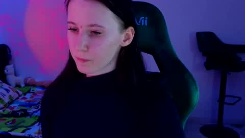 Snapshot of moon_avengers chatting on March 12, 2025, 6:00 pm Lola online show from March 12, 2025, 6:00 pm