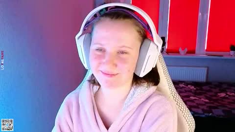 Snapshot of moon_avengers chatting on September 30, 2025, 11:48 am Lola online show from September 30, 2025, 11:48 am