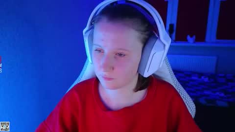 Snapshot of moon_avengers chatting on October 14, 2025, 3:35 pm Lola online show from October 14, 2025, 3:35 pm