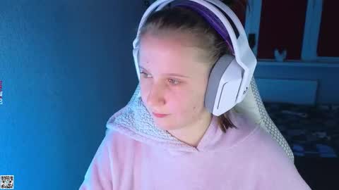 Snapshot of moon_avengers chatting on October 16, 2025, 3:24 pm Lola online show from October 16, 2025, 3:24 pm