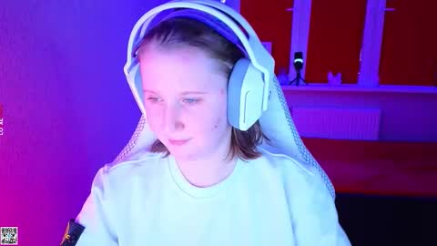 Snapshot of moon_avengers chatting on November 6, 2025, 4:52 pm Lola online show from November 6, 2025, 4:52 pm