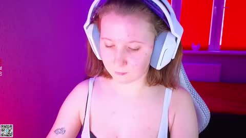 Snapshot of moon_avengers chatting on November 19, 2025, 7:08 am Lola online show from November 19, 2025, 7:08 am