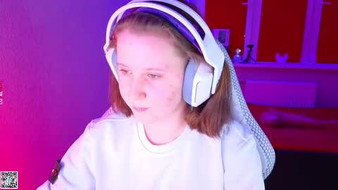 Snapshot of moon_avengers chatting on November 25, 2025, 3:56 pm Lola online show from November 25, 2025, 3:56 pm