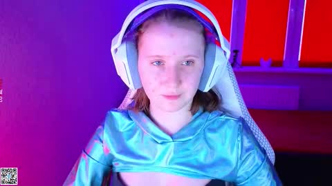 Snapshot of moon_avengers chatting on November 26, 2025, 10:16 am Lola online show from November 26, 2025, 10:16 am