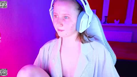 Snapshot of moon_avengers chatting on November 29, 2025, 3:26 pm Lola online show from November 29, 2025, 3:26 pm