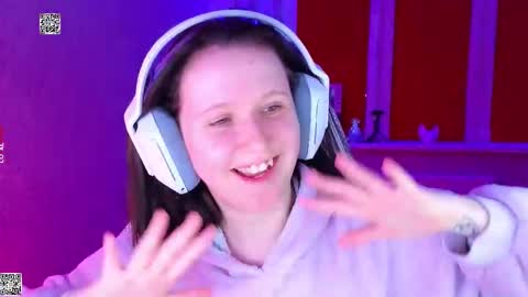 Snapshot of moon_avengers chatting on December 13, 2025, 7:53 pm Lola online show from December 13, 2025, 7:53 pm