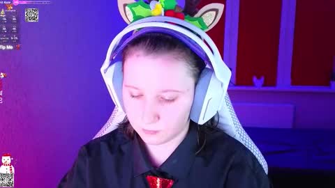 Snapshot of moon_avengers chatting on December 17, 2025, 3:40 pm Lola online show from December 17, 2025, 3:40 pm