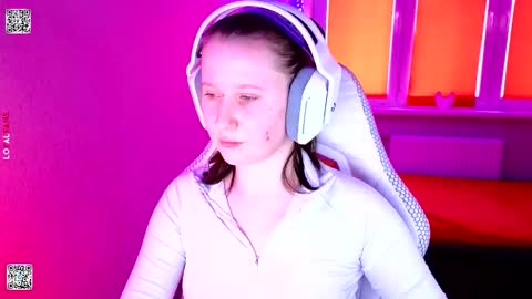 Snapshot of moon_avengers chatting on February 5, 2026, 8:19 am Lola online show from February 5, 2026, 8:19 am