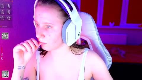 Snapshot of moon_avengers chatting on February 18, 2026, 5:20 pm Lola online show from February 18, 2026, 5:20 pm