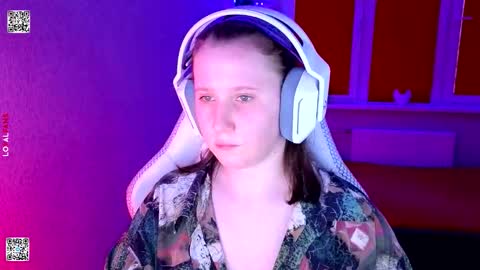 Snapshot of moon_avengers chatting on March 10, 2026, 3:06 pm Lola online show from March 10, 2026, 3:06 pm