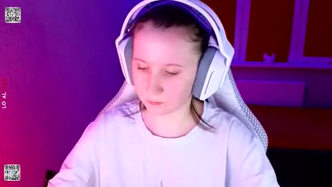 Snapshot of moon_avengers chatting on March 13, 2026, 5:08 pm Lola online show from March 13, 2026, 5:08 pm