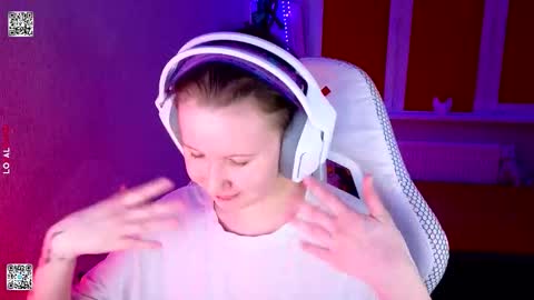 Snapshot of moon_avengers chatting on March 14, 2026, 5:29 pm Lola online show from March 14, 2026, 5:29 pm