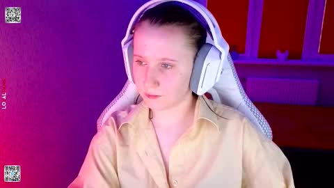 Snapshot of moon_avengers chatting on March 16, 2026, 2:43 pm Lola online show from March 16, 2026, 2:43 pm