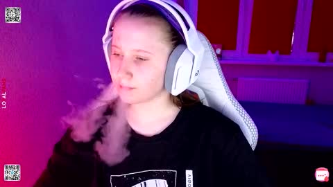 Snapshot of moon_avengers chatting on March 22, 2026, 4:54 pm Lola online show from March 22, 2026, 4:54 pm