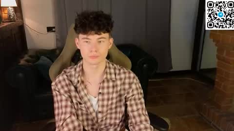 moon_gloww online show from March 5, 2026, 12:23 pm