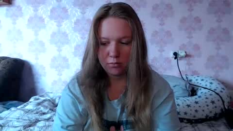 Snapshot of moon_linght000 chatting on July 22, 2026, 7:55 am moon_linght000 online show from July 22, 2026, 7:55 am