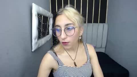 MOON SHUT online show from March 6, 2026, 12:01 pm