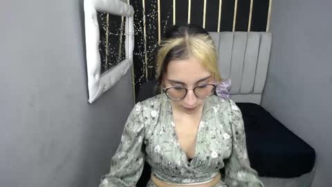 MOON SHUT online show from March 12, 2026, 12:11 pm