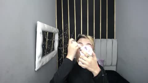 MOON SHUT online show from March 16, 2026, 12:53 pm