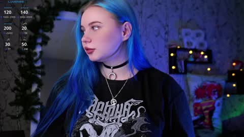 Snapshot of moon_valkyriie chatting on January 20, 2025, 10:07 am Emilia online show from January 20, 2025, 10:07 am