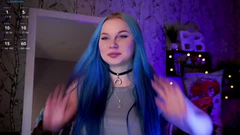 Snapshot of moon_valkyriie chatting on February 5, 2025, 9:04 am Emilia online show from February 5, 2025, 9:04 am