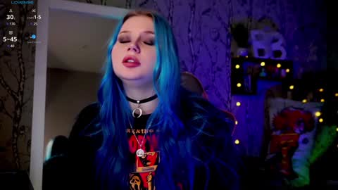 Snapshot of moon_valkyriie chatting on February 7, 2025, 3:08 pm Emilia online show from February 7, 2025, 3:08 pm