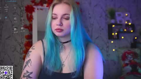 Snapshot of moon_valkyriie chatting on September 10, 2025, 10:04 am Emilia online show from September 10, 2025, 10:04 am