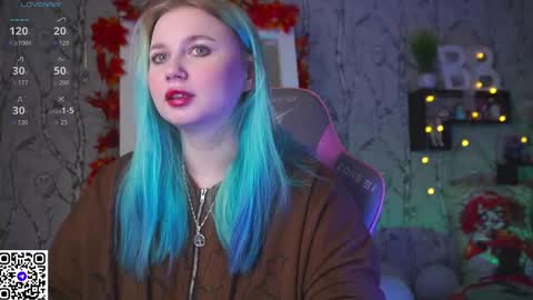 Snapshot of moon_valkyriie chatting on September 15, 2025, 9:31 am Emilia online show from September 15, 2025, 9:31 am