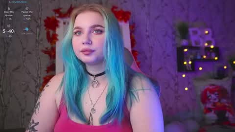 Snapshot of moon_valkyriie chatting on September 20, 2025, 8:48 am Emilia online show from September 20, 2025, 8:48 am