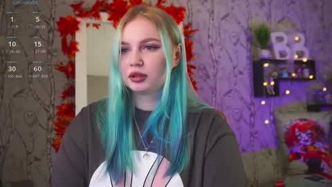 Snapshot of moon_valkyriie chatting on September 29, 2025, 9:03 am Emilia online show from September 29, 2025, 9:03 am