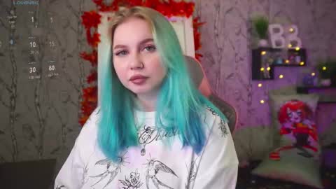 Snapshot of moon_valkyriie chatting on October 2, 2025, 9:27 am Emilia online show from October 2, 2025, 9:27 am