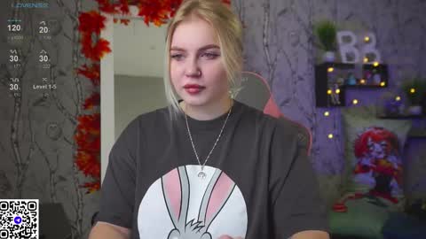 Snapshot of moon_valkyriie chatting on October 14, 2025, 9:10 am Emilia online show from October 14, 2025, 9:10 am