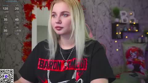 Snapshot of moon_valkyriie chatting on November 7, 2025, 8:25 am Emilia online show from November 7, 2025, 8:25 am