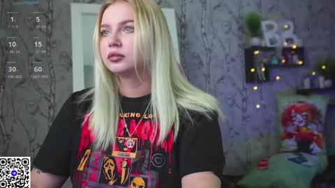 Snapshot of moon_valkyriie chatting on December 16, 2025, 9:03 am Emilia online show from December 16, 2025, 9:03 am