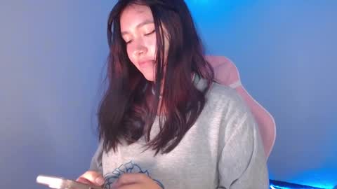 Snapshot of moonbella_bell chatting on December 2, 2024, 11:51 pm bell online show from December 2, 2024, 11:51 pm