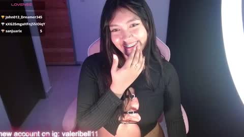 Snapshot of moonbella_bell chatting on January 22, 2025, 7:14 am bell online show from January 22, 2025, 7:14 am