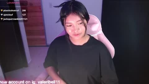 Snapshot of moonbella_bell chatting on January 25, 2025, 8:42 am bell online show from January 25, 2025, 8:42 am