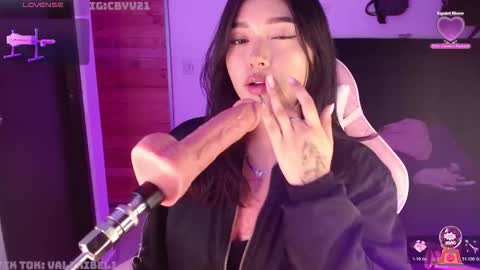 Snapshot of moonbella_bell chatting on November 12, 2025, 6:14 am bell online show from November 12, 2025, 6:14 am