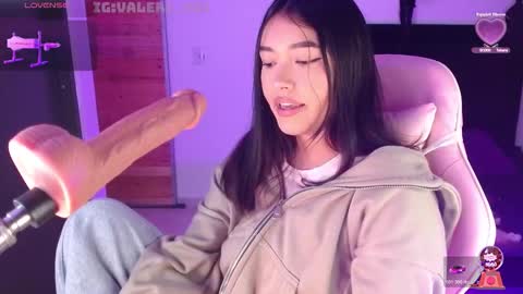 Snapshot of moonbella_bell chatting on November 28, 2025, 5:32 am bell online show from November 28, 2025, 5:32 am