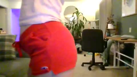 Snapshot of moonbutterfly94 chatting on May 18, 2026, 7:47 am moonbutterfly94 online show from May 18, 2026, 7:47 am