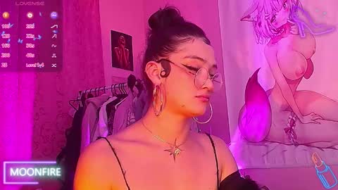 Snapshot of moonfiredance chatting on September 30, 2025, 7:02 am Nicky online show from September 30, 2025, 7:02 am