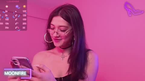 Snapshot of moonfiredance chatting on November 26, 2025, 7:59 pm Nicky online show from November 26, 2025, 7:59 pm