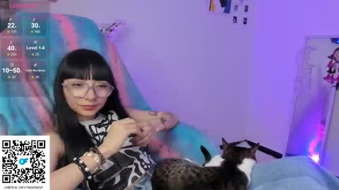 MOON  online show from October 3, 2025, 1:13 am