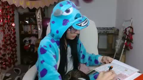 MOON  online show from June 17, 2026, 1:52 am