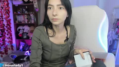 MOON  online show from July 22, 2026, 10:01 pm