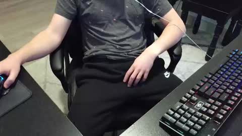 Snapshot of moonlighter7 chatting on November 29, 2025, 10:13 pm moonlighter7 online show from November 29, 2025, 10:13 pm