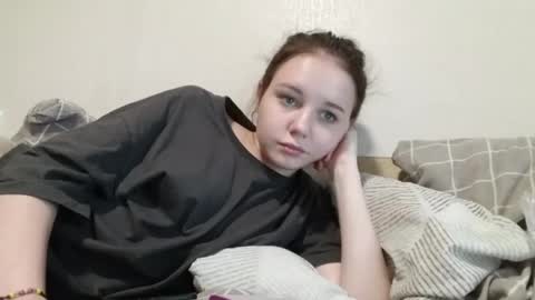 moonlightpoison online show from June 5, 2026, 5:25 am